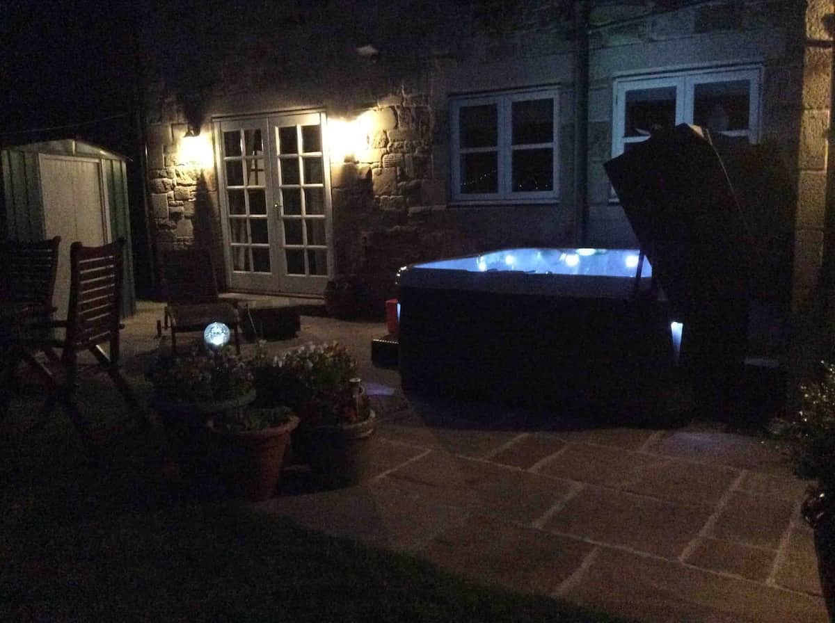 The private hot tub at Alnside Lodge at night